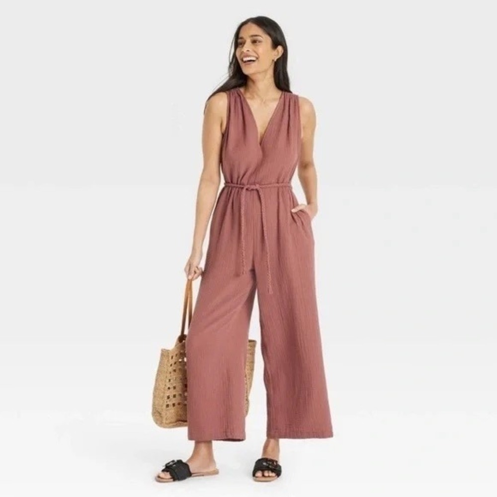 Universal Thread Gauzy Wide Leg Jumpsuit Size XS‎ Mauve Sleeveless V-Neck Belted